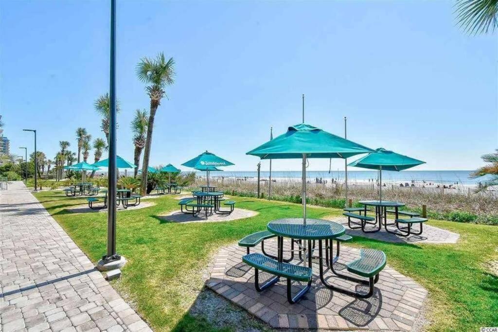 *Renovated Oceanfront Condo*Queen Beds*Pools*Hot Tubs*More*P220 マートルビーチ エクステリア 写真