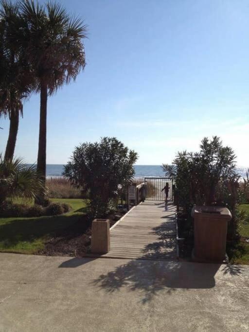 *Renovated Oceanfront Condo*Queen Beds*Pools*Hot Tubs*More*P220 マートルビーチ エクステリア 写真